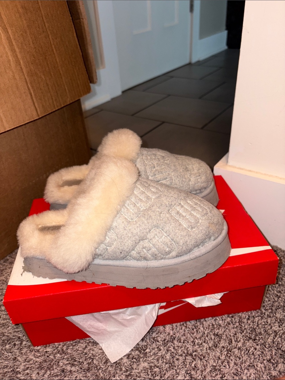 Cozy Ugg Slides size 7 Women